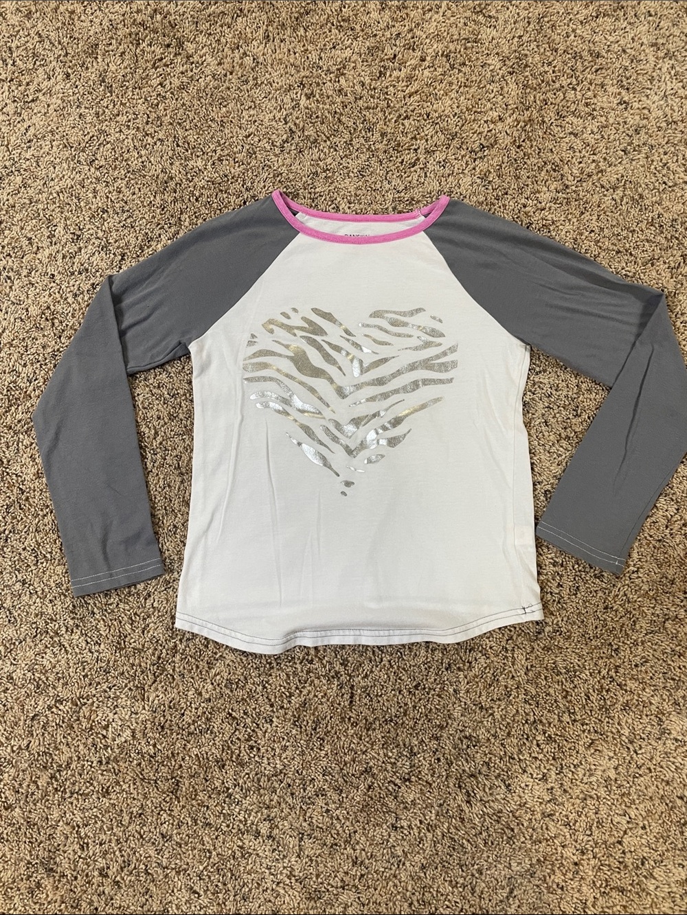 Girls' White & Gray Long-Sleeve Heart Graphic Top with Pink Trim